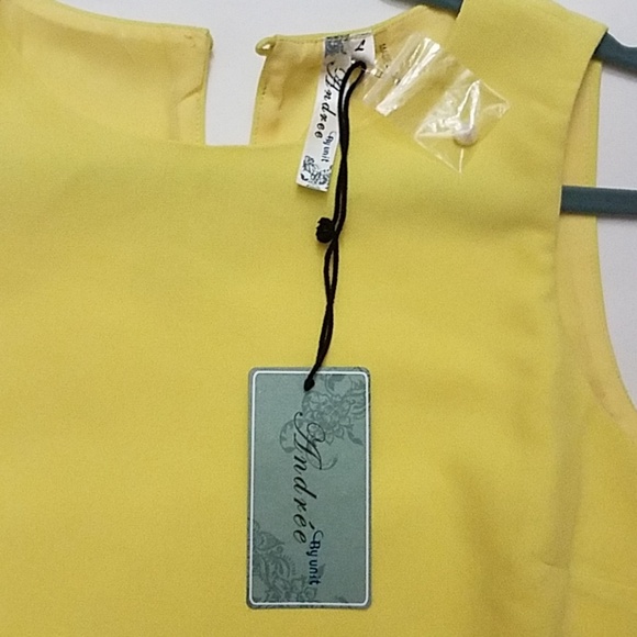 Andree by Unit Yellow Lazer Cut Floral Top Size L NWT - Picture 7 of 8